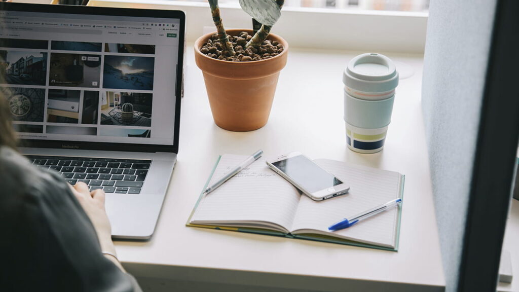 How to Start a Passive Income Blog in 2025